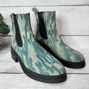 KENNETH Cole Levon Chelsea Boot in Olive Camo Size 7.5